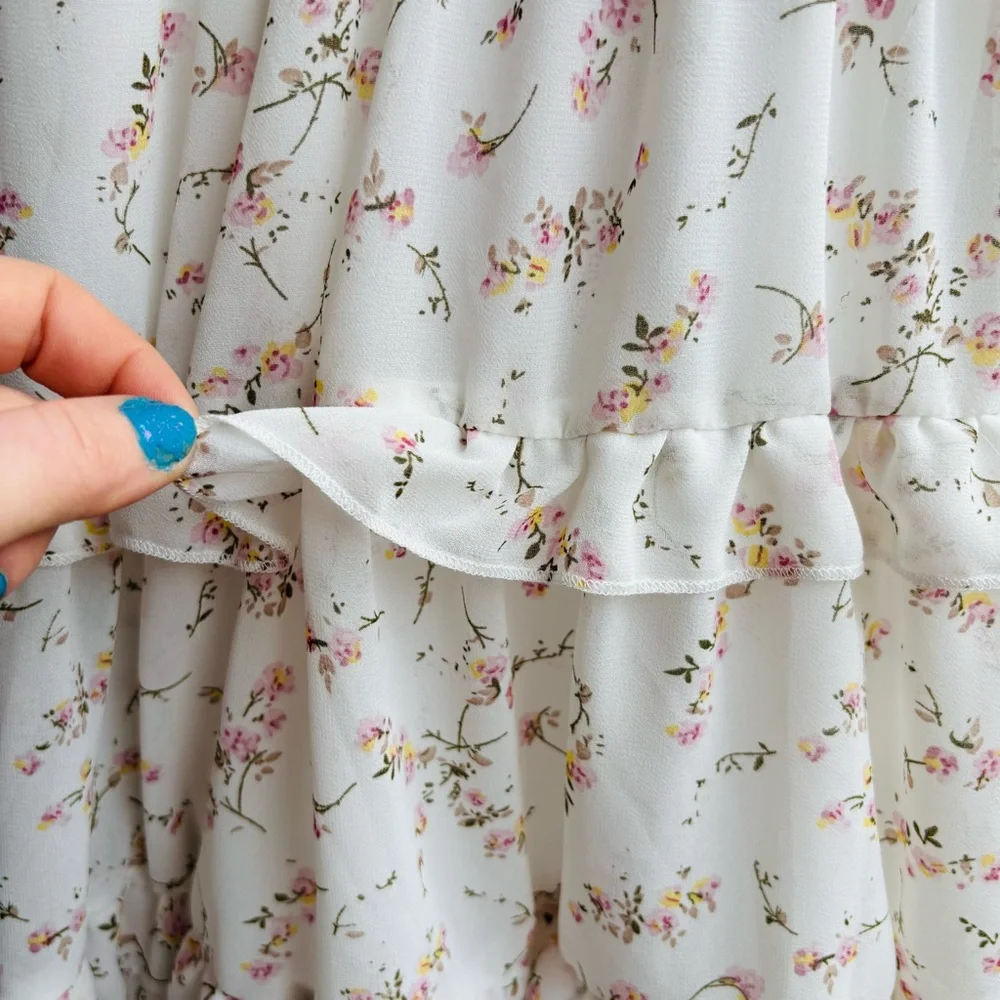 Trendy Boutique Cream Smocked Floral Tiered Sleeveless Sundress Size Medium - Picture 6 of 9